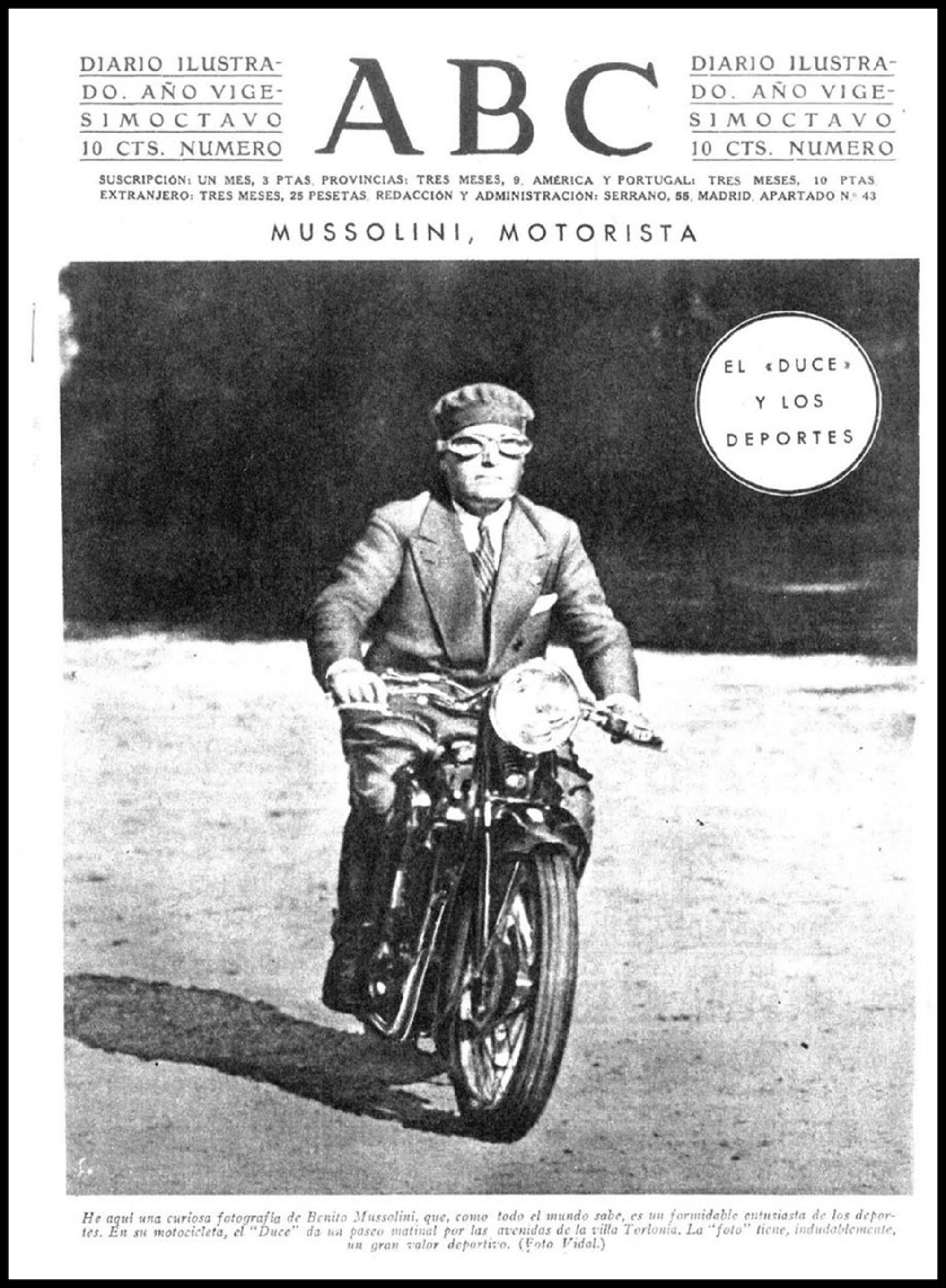 Mussolini en moto en portada de 'ABC' en 1932.